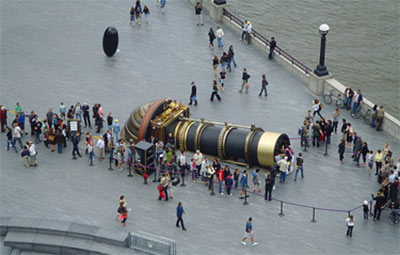 Crowds surround the Telectroscope in London Crowds surrond the Telectroscope in London